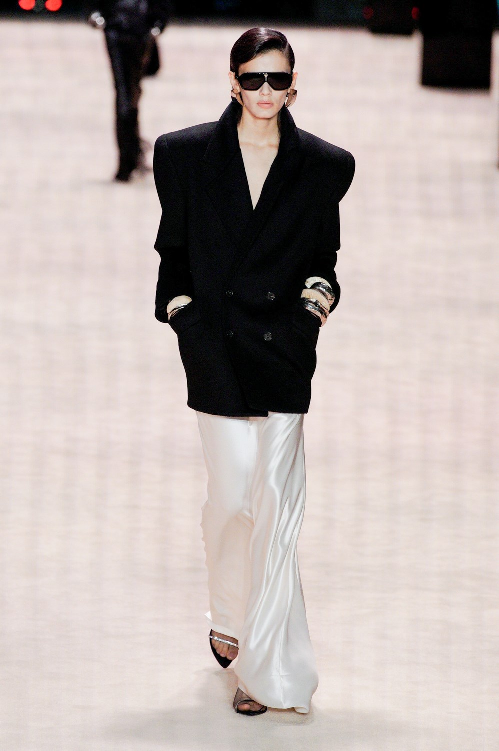 Sfilate Saint Laurent AutunnoInverno 20222023 Donna Moda IoDonna Sfilate Saint Laurent AutunnoInverno 20222023 Donna Moda IoDonna